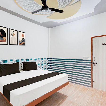 Hotel O Golden Bird Нойда Екстер'єр фото