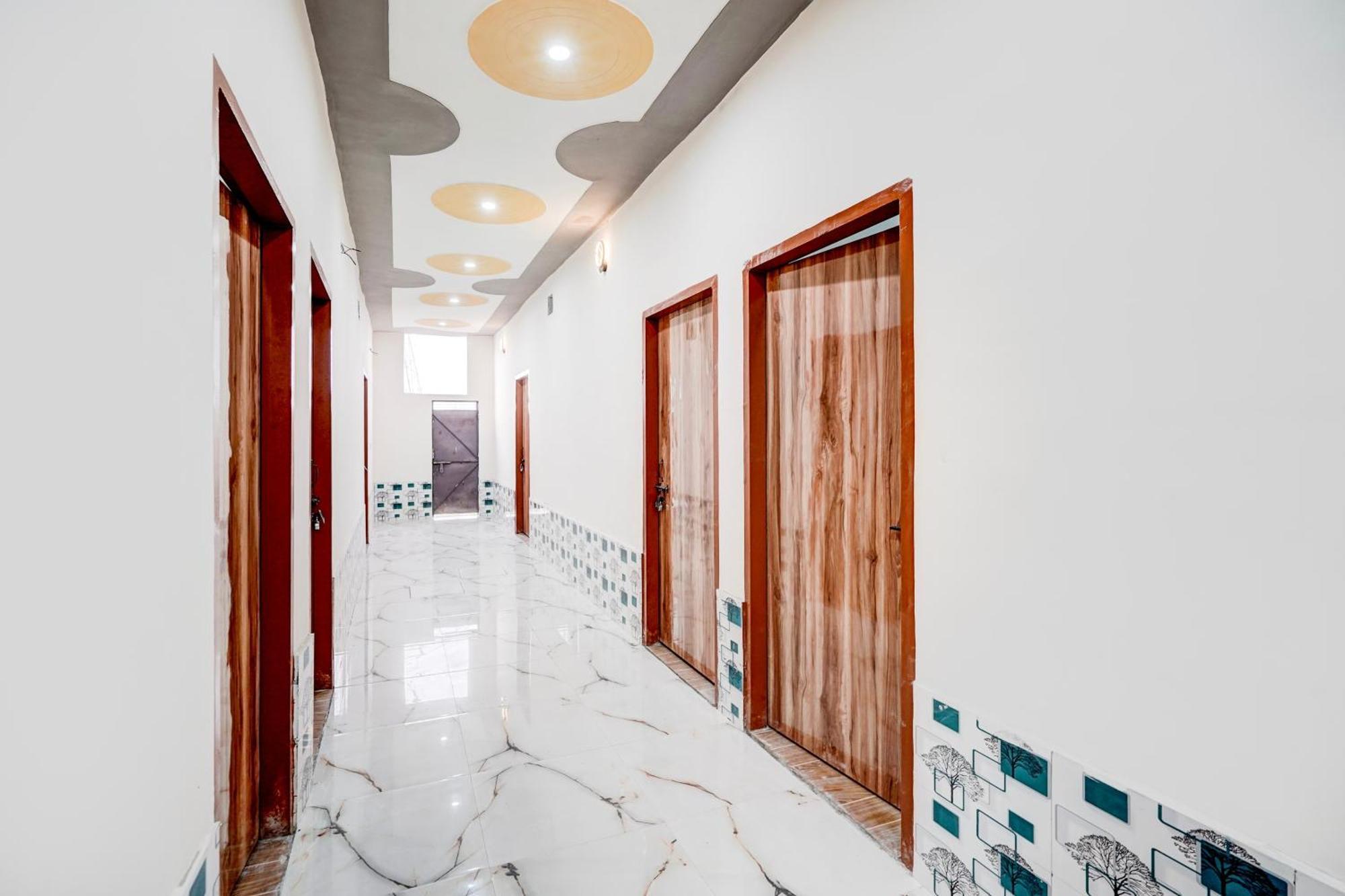 Hotel O Golden Bird Нойда Екстер'єр фото